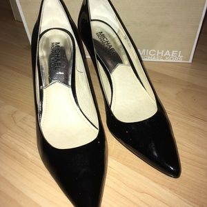 Michael Kors black patent leather pumps sz.7